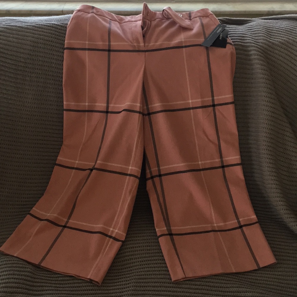 Trousers/wide leg/capri/black/white/blush